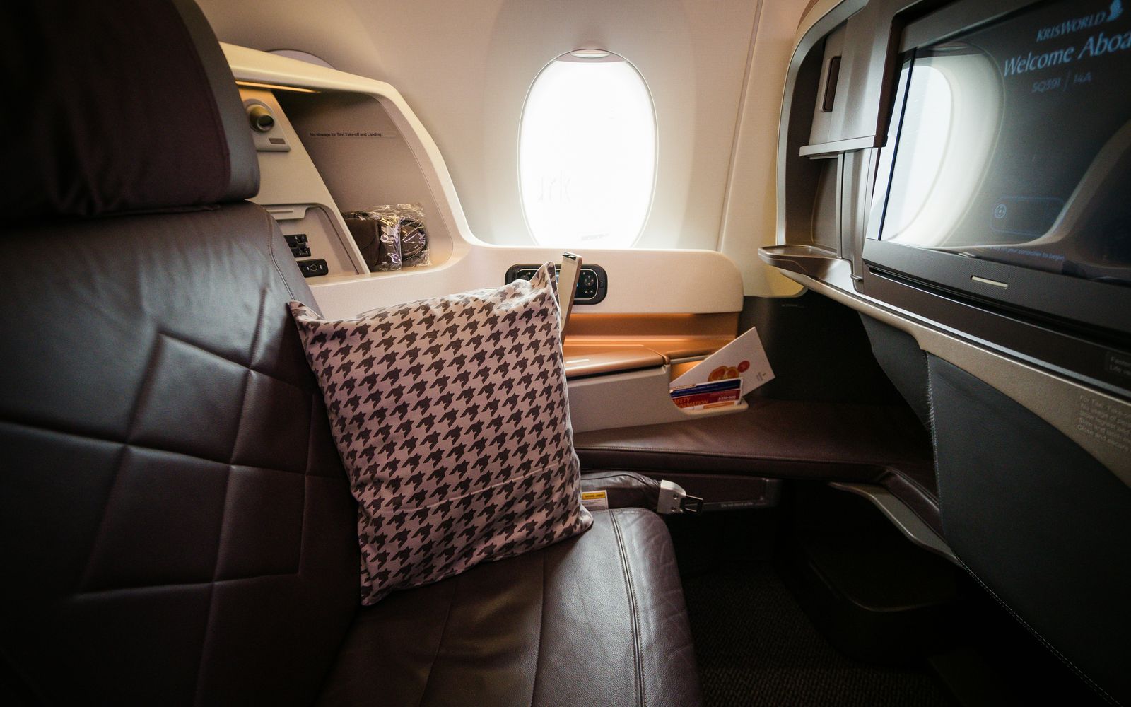 Scaun business class într-un avion de lung curier