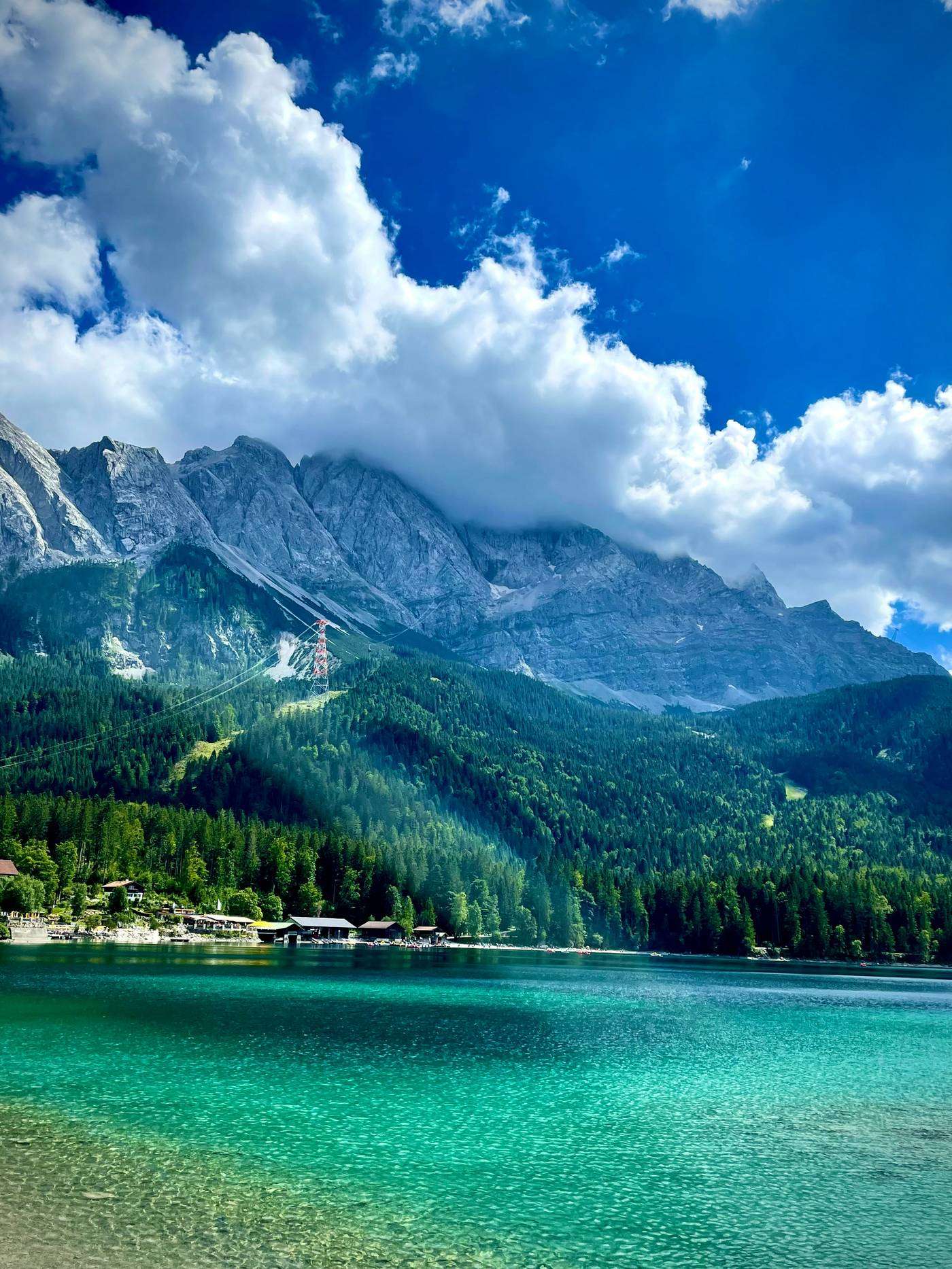 Lac de munte cu apă turcoaz, destinație de incentive travel